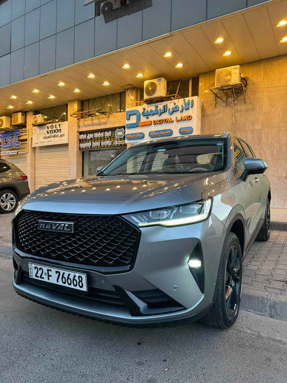 👋 السلام عليكم
HAVAL H6    Black Edition.    2022

✨ لون رصاصي
✨ ماشية 52 ألف كم فقط
🔥 المواصفات:
▪️  محرك 2000 Turbo
▪️ كير 7 سرعات DCT
▪️ داخل ابيض ملكي
▪️ فتحة بانوراما
▪️ شاشة كبيرة تدعم Apple CarPlay & Android Auto
▪️ كاميرات 360°
▪️ مثبت سرعة راداري
▪️ رادارات أمامية وخلفية + صف ذاتي
▪️ الحفاظ على المسار
▪️ تحذير النقطة العمياء
▪️ قراءة اللوحات المرورية
▪️ تشغيل بصمة + دخول ذكي
▪️ مقاعد جلد كهربائية مع تبريد ❄️ وتدفئة 🔥
▪️ صندوق كهربائي
▪️ إنارة داخلية محيطية
▪️ لايتات LED أمامية وخلفية
▪️ مكيف أوتوماتيك ثنائي
▪️ عدادات ديجيتال
▪️ وغيرها الكثير من المواصفات الفاخرة.

💎 حالة السيارة:
✔️ بدون صبغ
✔️ رصعتين خفيفات جداً بالصندوق الخلفي ممبينات باقي كفاله
✔️ ما تحتاج أي مصروف….

📄 رقم أربيل مميز والتحويل ثاني يوم.

📍 بغداد الجديدة

📞 ***********
