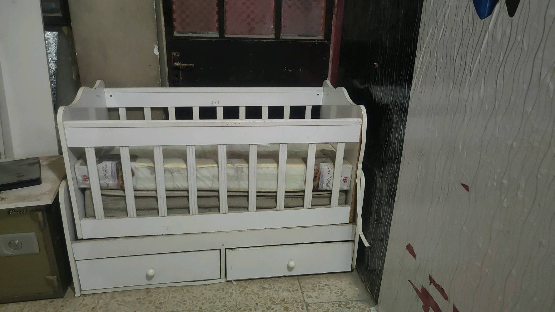 السلام عليكم مستخدمات ثنينهن مع الفراش بعد جديد ب100مدينة الصدر 