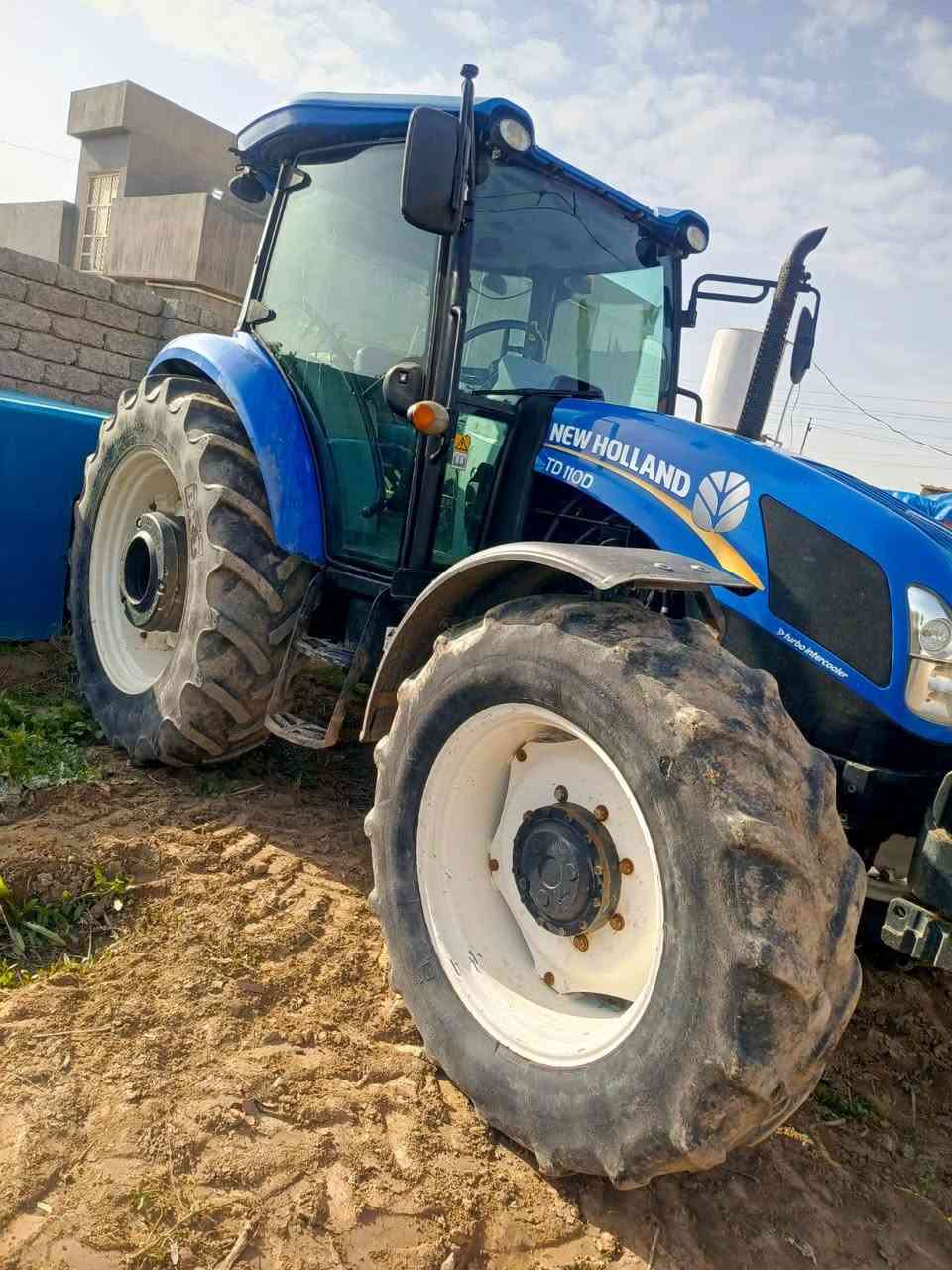 تركتر نيو هولندا 2014 رقم شمالي فول اوتوماتيك حجم 110  جاهز للعمل گير ومحرگ شرط السعر  130 ورقه بي  مجال قليل الشراري
رقم هاتف ***********
