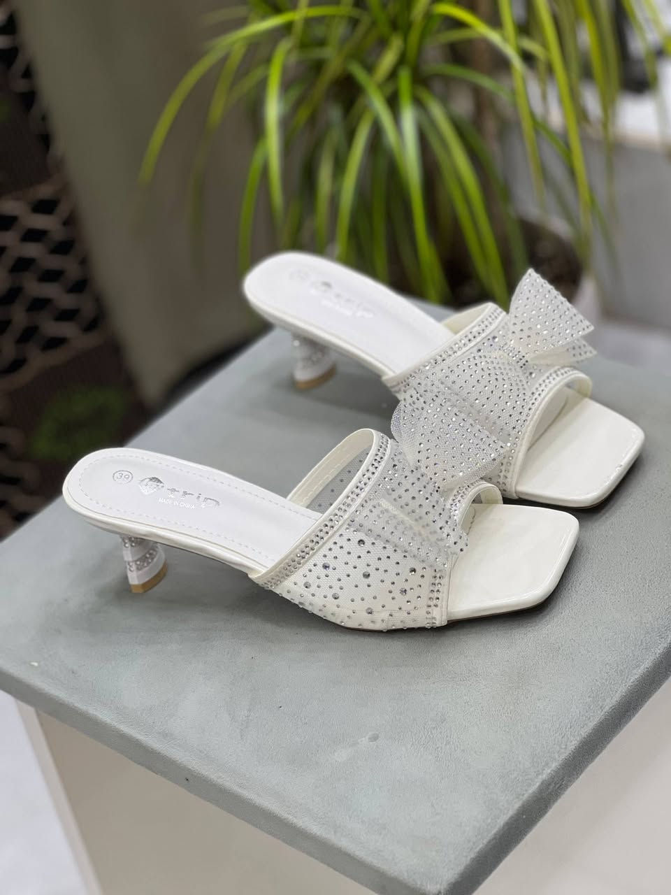 سليبر شفاف ماركة #ترند 
قياس ٣٧-٤١ متوفر بألوان جميلة 
العنوان شارع بنت الحسن ع مقابل المدرسة المسائية للبنات


**إذا كنت صاحب هذا الإعلان وتريد حذفه لأي سبب، رجاءا أرسل رسالة إلى الدعم الفني**