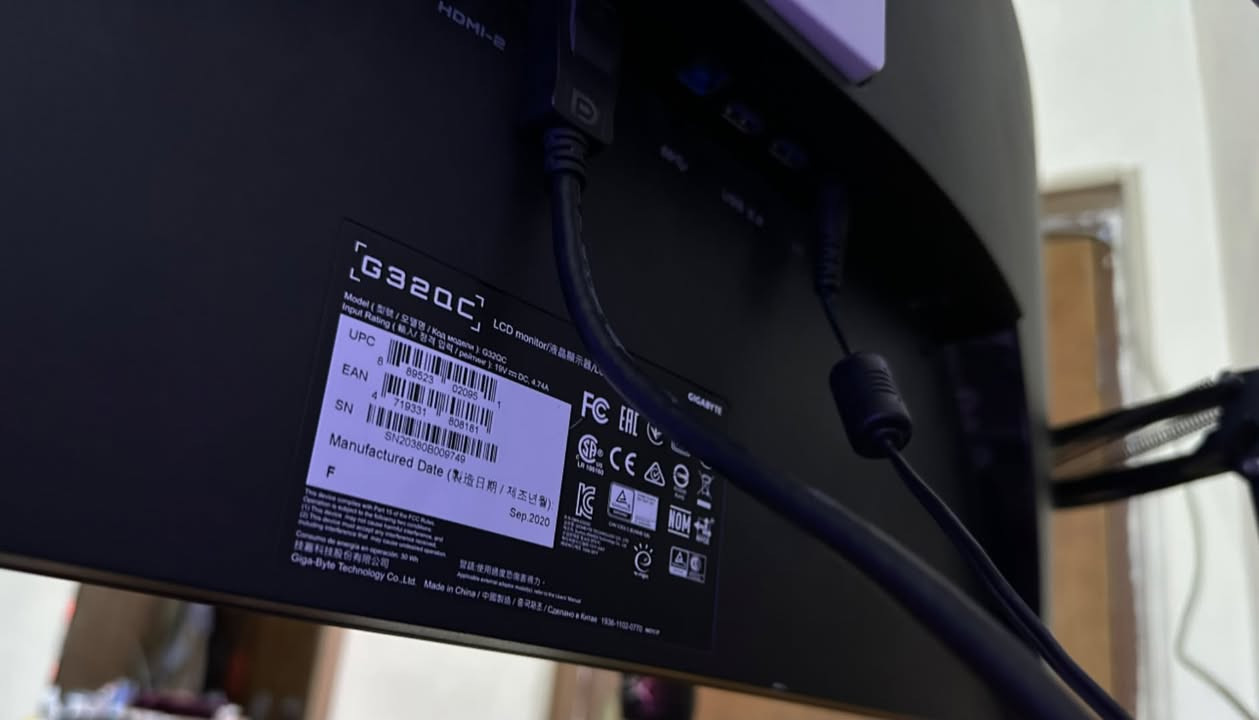 السلام عليكم شاشة gigabyte g32qc للبيع
شاشة غيغابايت g32qc منحنية للبيع 
2k
165hz
VA panel
Curved 1800r
Dp1.4 , hdmi
شاشة نظيفة جدا بيه فقط زر التحكم شلون الفاصل من مكانه بس تكدر تتحكم بيه عن طريق برنامج الغيغابايت sidekick مباشر من الحاسبة فقط تربط كيبل الusb b 
 السعر 315 الف دينار وبيه مجال بسيط 
راسلني خاص او واتساب ***********
