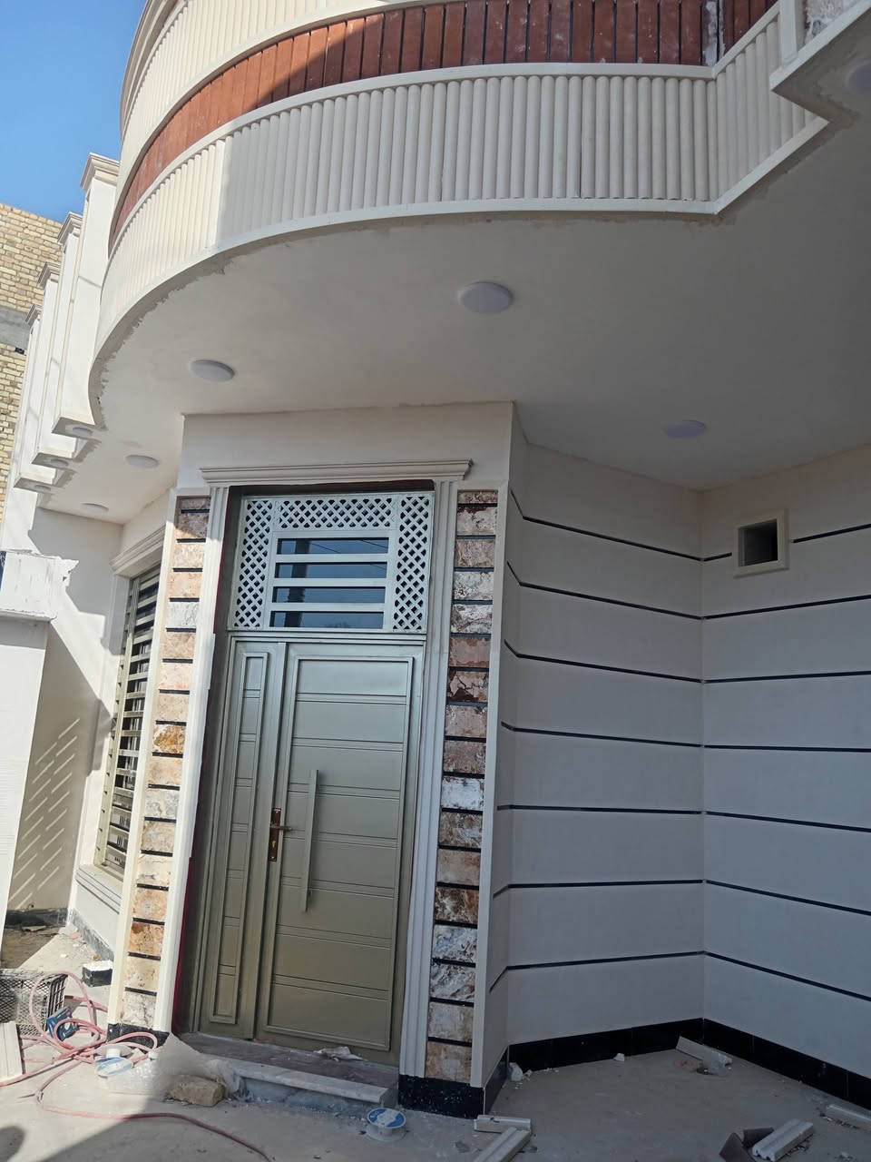 دار ٢٠٠متر قاط واحد علئ ساحه بل ١١الف نهاوند البيت جديد استفسار ***********
