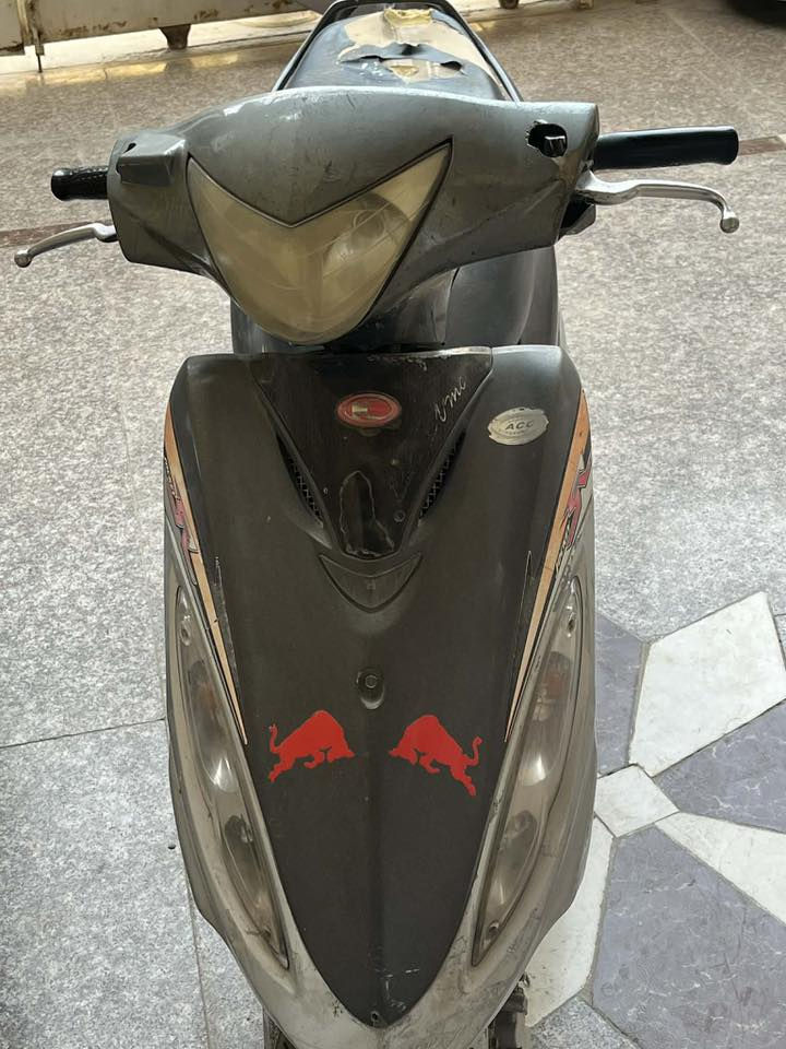 السلام عليكم جي 4  دراجه نضيفه شغاله من طول لطول  مابيه اي نقص مكان ناصريه مركز سعر ٣٥٠ وبيه مجال هـ ‭٠٧٨١ ٣٥١ ٦٣٨٩‬
