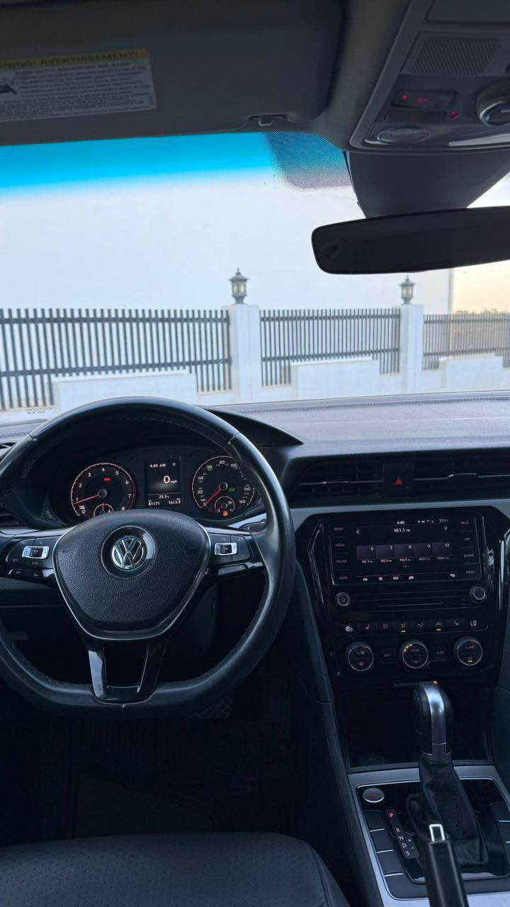 فولكس واكن باسات 
موديل 2021
ماشيه ٤٦ الف الحادث موجود من ضمن الصور  
السياره بدون دواخل الايرباك راج سستم 
بصمه شغال عن بعد فتحة سقف سلايد ويل كب كروم لايت زينون بك لايت ليد هاندبريك بصمه مري كهربائي مقاعد هيتر تدفئه 
السعر 128 ورقه تريد تحويل تريد وكاله حاضرين 
***********
*********** دهوك, العراق
