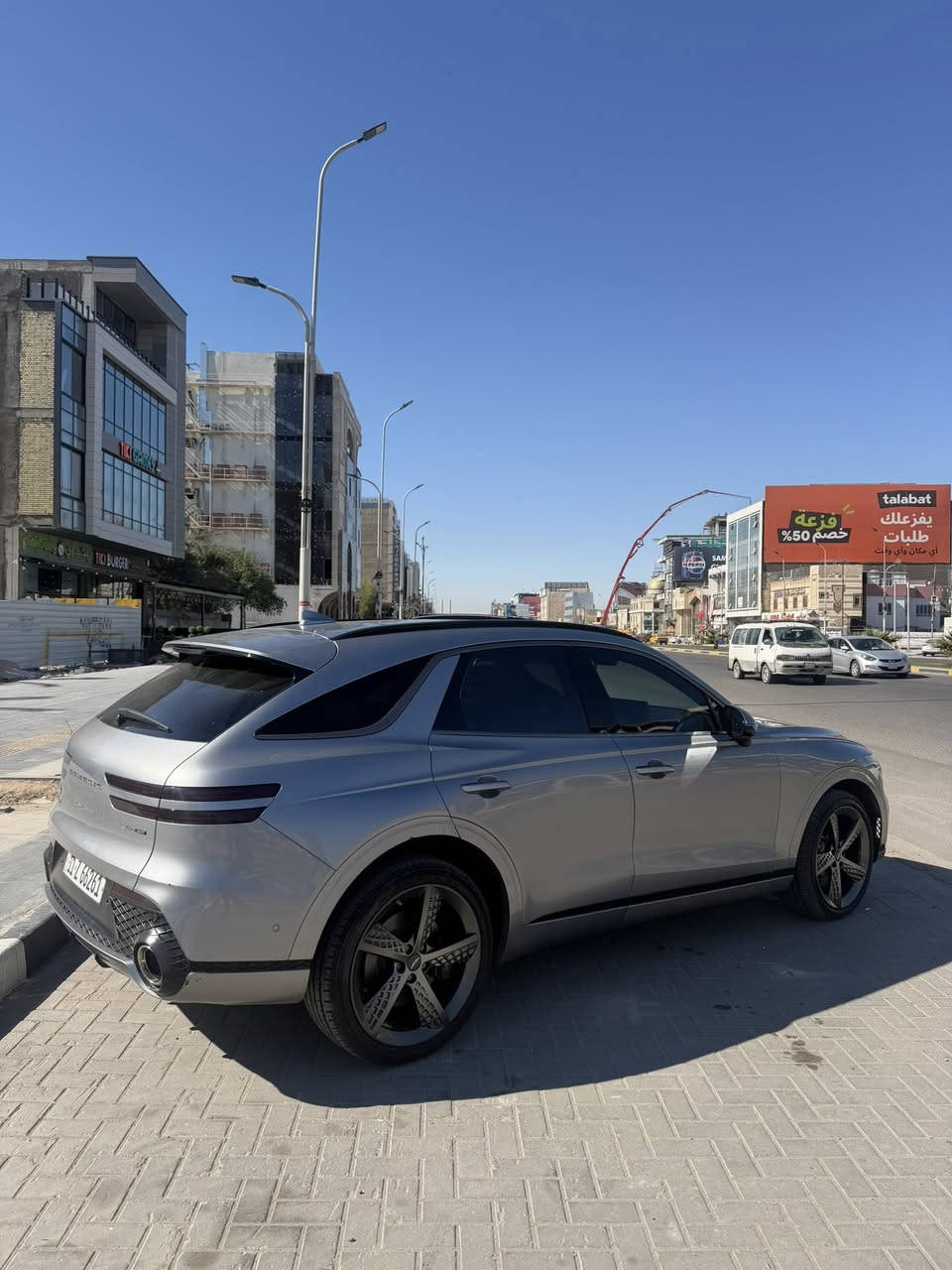 السلام عليكم 
جنسيز Gv70  
2024 
سته سلندر
3.5t.t
Awd
ماشيه. 29,000km 
رقم بغداد. ب اسمي 
فول مواصفات سبورت برستيج 
معروفه مواصفات البرستيج 
حادث السياره 
بابين صفحة العبري 
تبديل +صبغ 
مكان السياره البصره 
***********
