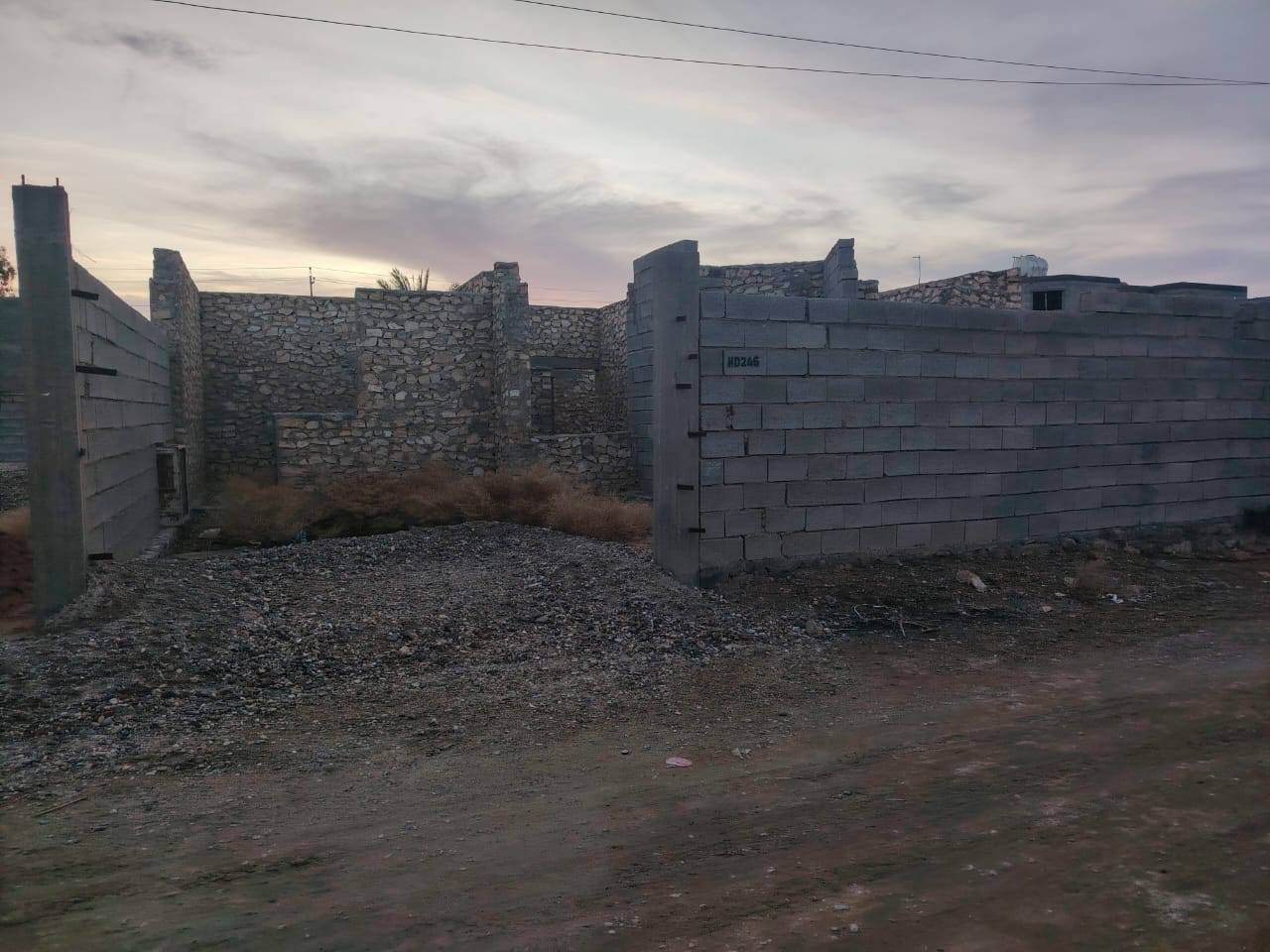 بيت للبيع في حي البكر غرب مدرسة مطلع الفجر و شرق جامع الحاج طه. 
 المساحة الكلية ٢٦٠ متر البيت مثل ما موضح بالصور و الفيديو.

واصله ماء و كهرباء نظامي 

السعر ٢٢ مليون و الشراي يجي يشوف البيت إذا اعجبه يتصل او يجي للبيت المقابل للهيكل هو بيت صاحبه (محسن صباح حردان العبيدي)
رقم الهاتف ***********
