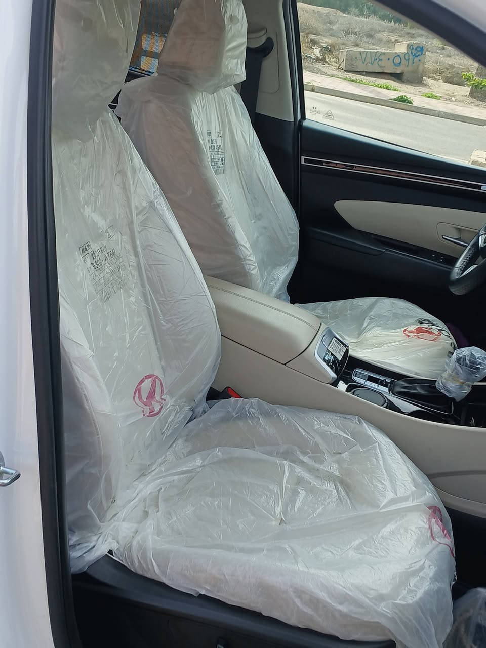 سلام عليكم 
توسان 2024 
رقم بغداد بسمي 
مكفول كفاله عامه 
ماشيه 23الف 
فول مواصفات من عده الفتحه
السعر 210 وبيه مجال 
المكان بغداد المدائن 
***********
