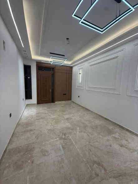 🏡 منزل للبيع في السيدية – !

📐 المساحة: 150 م²
🚪 الواجهة: 7.5 م
📏 النزال: 20 م

✨ التقسيم الداخلي:
🔹 الطابق الأول: صالة ضيوف أنيقة، وغرفة نوم ,مطبخ عملي مع حمام داخلي.
🔹 الطابق الثاني: 3 غرفة نوم واحد  + حمام إضافي.
🔹 الطابق الثالث: بيتونه   .

📍 الموقع البيت : السيدية – مربع كامل ساجت قرب شارع الكويتي     
🛡️ موقع راقٍ وهادئ، قريب من الخدمات
______________________________________
في حال لم يناسبكم العرض تتوفر لدينا عروض اخرى
     💠بأمكانك عرض عقارك في أيادي امينة 💠

ان كنت تبحث عن الثقة والمصداقية بالعمل خيارك الاول
       { مكتب الجغامي للوساطة العقارية }
   
#نستقبل_كافة_عروضكم_وطلباتكم 🔐

#للاستفسار_والمعاينة_الاتصال_على_الارقام_التاليه :- 

***********📞

او زيارة موقع المكتب 📍:-
بغداد السيدية بداية شارع سابلية مجاور مدينة العاب عيون السيدية

مكتب الجغامي للوساطة العقارية ✔️

نكفيك عناء البحث
لتمتلك اليوم عقار الغد ...

للمزيد من العروض العقارية تابع الصفحة ليصلك كل ما هو جديد وحصري في منطقة السيدية ...
