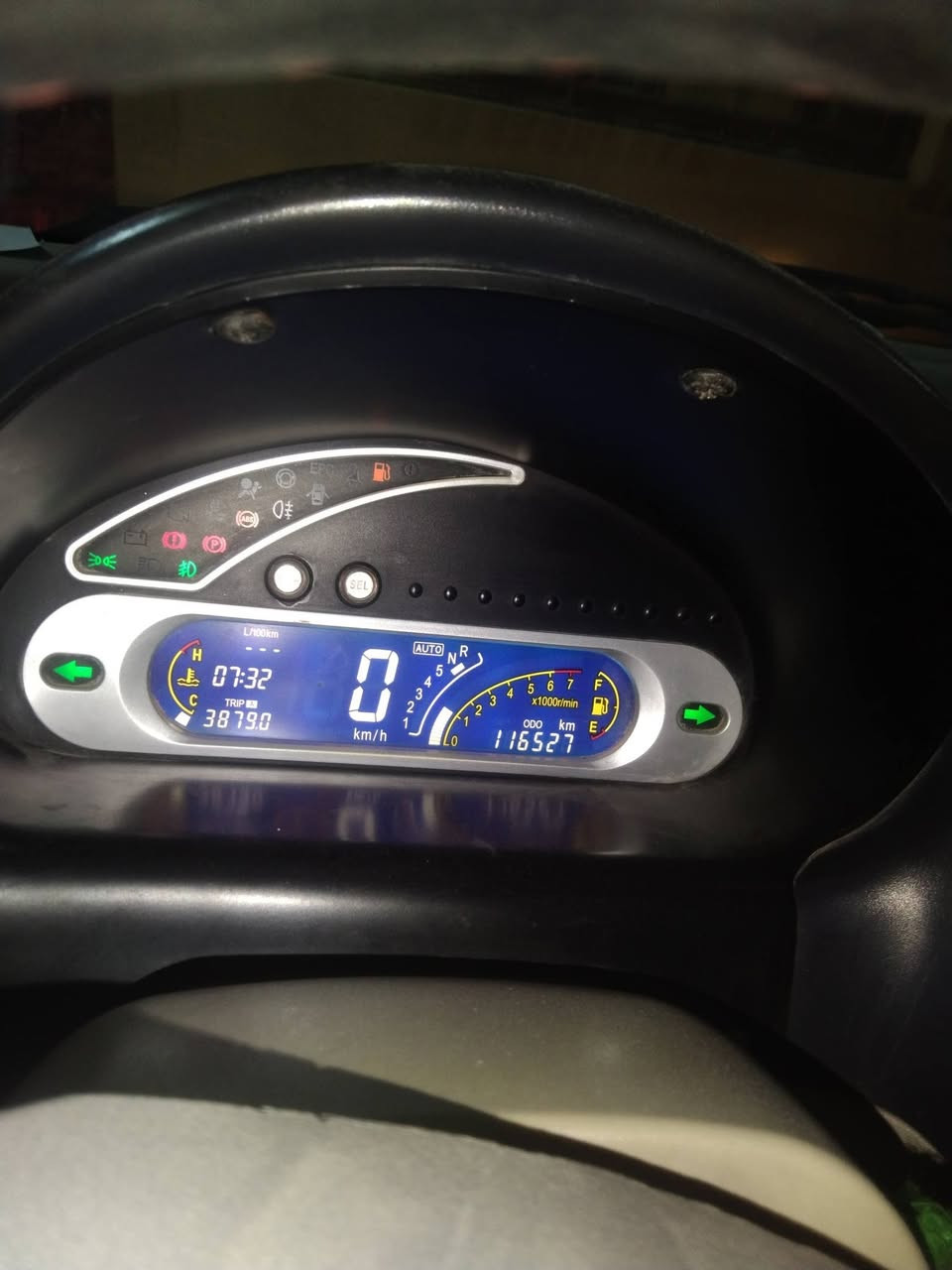 كيو كيو للبيع 
مديل 2013 
رقم بغداد
مكفوله جديده مابيهه كل نقص شرط لفحص 
التحويل موجود 
رقم انكليزي
للاستفسار اتصال على ***********
مكاني بغداد
