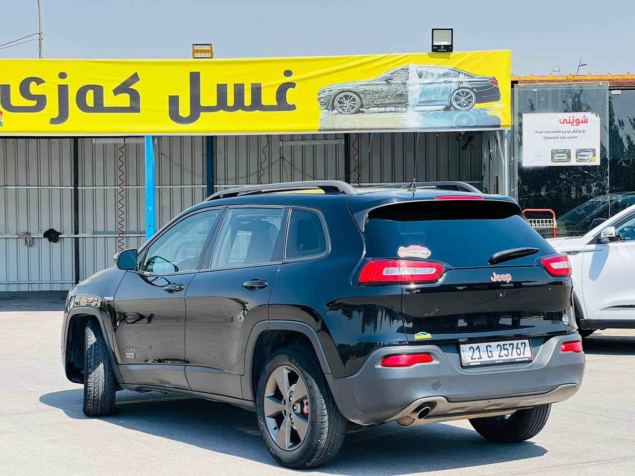Jeep Cherokee 2017
فول فول مواسەفات پانۆراما کوشین هیتەر کوشین کارەبای بریک بەسمە شاشە و کامیرە تەبرید سارد و گەرم بەشەرت 2پارەچەی بۆیاغە بێ ژۆرێ ئیرباگی تەقیوە ئۆتۆمبیلە مالی دۆستە چرکەی تیا نیە گێر و مەکینە و کارەبایات بەشەرت چوار تایە و ویلی لۆکی لەسەرە سەنەوی و هەزەی نوێیە سیارەکە ماڵی دۆستە 
بۆ نرخ پەیوەندی بکەن 
واتساپ:***********
شوێن هەولیر. أربيل, العراق
