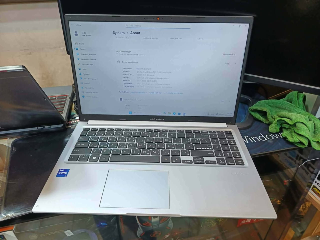 عرض قوي 😉 � لابتوب ASUS VivoBook – أداء قوي وسرعة استثنائية

🔹 المعالج:
Intel® Core™ i7-12700H من الجيل الثاني عشر (فئة H عالية الأداء) بسرعة 2.30GHz، ويأتي بـ 14 نواة (14 Cores) لتقديم أداء ممتاز في تعدد المهام وتشغيل البرامج الثقيلة.

🔹 الذاكرة (RAM):
8 جيجابايت RAM لتجربة استخدام سلسة واستجابة سريعة أثناء تشغيل التطبيقات والبرامج المتعددة.

🔹 التخزين:
قرص SSD بسعة 500 جيجابايت (المتاح 477GB) يمنحك سرعة كبيرة في تشغيل النظام والبرامج مع مساحة ممتازة لحفظ ملفاتك وبياناتك.

🔹 كرت الشاشة:
Intel® UHD Graphics، مناسب للتصفح، الدراسة، الأعمال المكتبية، ومشاهدة المحتوى بدقة عالية.

🔹 الشاشة:
شاشة HD واضحة ومريحة للاستخدام اليومي.

🔹 معلومات إضافية:
✅ نظام تشغيل 64-bit.
✅ الجهاز بحالة جيدة مع تبديل الشاشة فقط.
✅ الشاحن الأصلي متوفر مع كارتون (علبة) اللابتوب الأصلية.
✅ معالج فئة H المخصص للأداء العالي مع 14 نواة، ما يجعله خيارًا ممتازًا للطلاب، الأكاديميين، والموظفين.

✨ جهاز أنيق وعملي يجمع بين الأداء القوي، السرعة، والاعتمادية، ومثالي للدراسة، العمل الجامعي، والبرامج المتعددة، ويأتي مع الشاحن الأصلي وكارتون اللابتوب الأصلي
الي يريد يعرف السعر يكتب تم وادخلو علخاص


**إذا كنت صاحب هذا الإعلان وتريد حذفه لأي سبب، رجاءا أرسل رسالة إلى الدعم الفني**