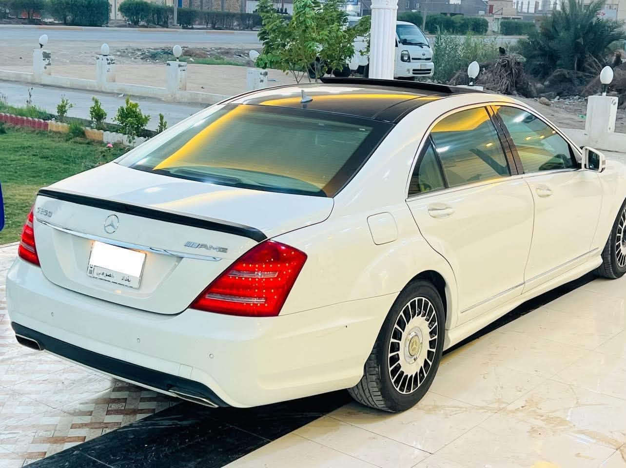 مرسيدس S350 موديل 2008 محدث 2013
لأصحاب الذوق الرفيع والتميز، معشوقة الجماهير اليخت الألماني بحالة ممتازة وجاهزة للاستخدام الفوري.

المواصفات والخصائص:

الفئة: S-Class (W221)

الموديل: 2008 محدثة 2013

محرك جديد بعده بالضمان وارد ياباني : 
كير جديد وارد ياباني بعده بالضمان

 ( سلندر 6، عزم قوي واقتصادي بالوقود 

كير وارد ياباني جديد 
تخم لايت جديد 
تخم حجر بيئة
حداديه جديده 

رقم بغداد بٱسمي سنوي 2029 

الحجم: لارج (Large) - قاعدة عجلات طويلة (باب طويل) لراحة قصوى للمقاعد الخلفية.

اللون الداخلي: جلد (بيج) بحالة جيدة جدا

الإضافات والمميزات:

نظام الستائر: مجهزة بـ 5 بردات (ستارة خلفية كهربائية + 4 ستائر جانبية للأبواب الخلفية والمثلثات) لخصوصية وعزل تام.

فتحة سقف بانوراما 

حساسات أمامية وخلفية (Parktronic).

مقاعد كهربائية مع ميزة الذاكرة (Memory Seats).

نظام ملاحة وشاشة عرض تحكم كاملة.

تكييف مركزي منفصل (ثلاجة)

ويل  19 تو سايز

حالة السيارة: جيده جدا

السيارة مسرفسة بالكامل وجاهزة، لا تحتاج لأي مصاريف أساسية.

محرك، گير، وشاصي على كفاله عامه .

بيها كلير جاملغ خلفي 

شاشة وسائط + كاميرا خلفية

- مري شفط / اشارة بالمري

- ماوس تحكم + تحكمات ستيرن

- حساسات اصطفاف امامي / خلفي

- سيدي جينجر 6 اقراص

- سستم صوت HarmanKardon

- ستيرن كهرباء و تدفئة

- تبريد منفصل + قطعتين مع تحكم خلفي

- لايتات داينمك اوتو Dynamic 

- تچاوي كهرباء امامي خلفي

السيارة كل شي بيها بلادي و كل اوبشناتها شغاله

السعر ١٧٥ 

للاستفسار ***********
