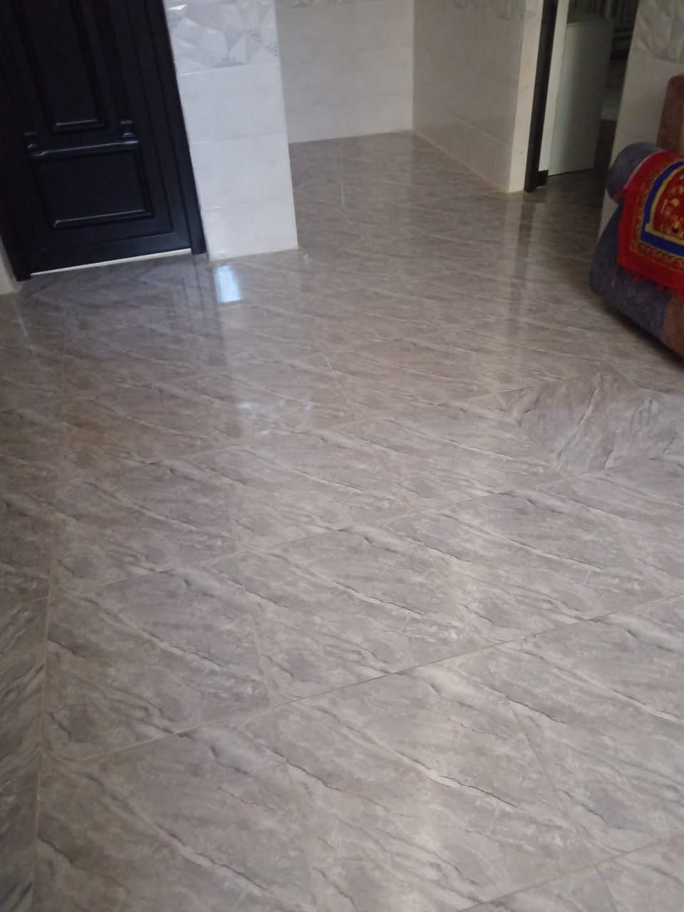 بيت للبيع الموقع العلم روتانا مقابيل قاعه براهيم الجاسم
شارع تبليط عليه موقع راقي خدمات مي كهرباء كامله
بيت كامل بس تجيب غراضك وتسكن البيت بناء حديث مساحه الارض الكليه 600  باقي تفاصيل تصال ع رقم ***********
