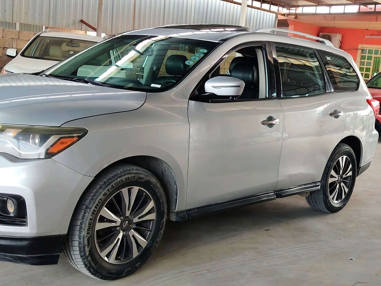 سلام عليكم سيارة نيسان بانفندر موديل 2017 
مكينه V6  3.5 ماشيه 100__مكينه مامفتوح
 مواصفات واحد ع واحد فول لمتدد  مكينه مامفتوح رقم سنوية هزا جديد مع كوبون بنزين بيه اربع قطع صبغ بدون دواخل 
مراوسه حسب القناعة
عنوان طريق اربيل موصل ناحية برطلة
للاستفسار ***********/***********
السعر 140 $$ وبي مجال
