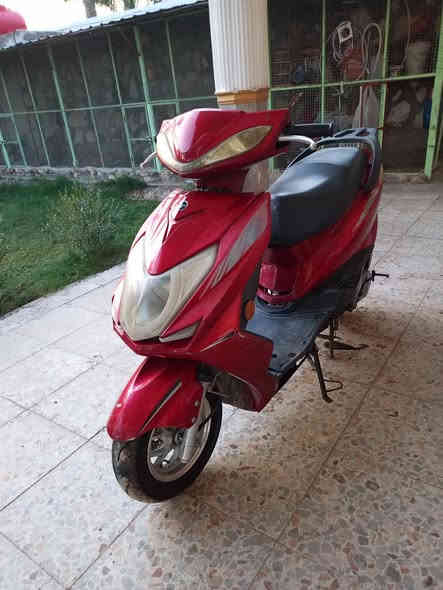 السلام عليكم
سكنس فحل (دسك)
دراجه كله شغاله 
كهربائيات دبل اشاره لايت بك لايت هورن كلشي بيه شغال
ويل كب كروم  تخم تاير جدد 
مكينه( ماكس) بلاديه و خرسه 
شلعه ومعدل خير من الله
نقص فقط باتري 
مكاني حله ابو غرق
السعر 225وبيه مجال حك الجيه
***********
