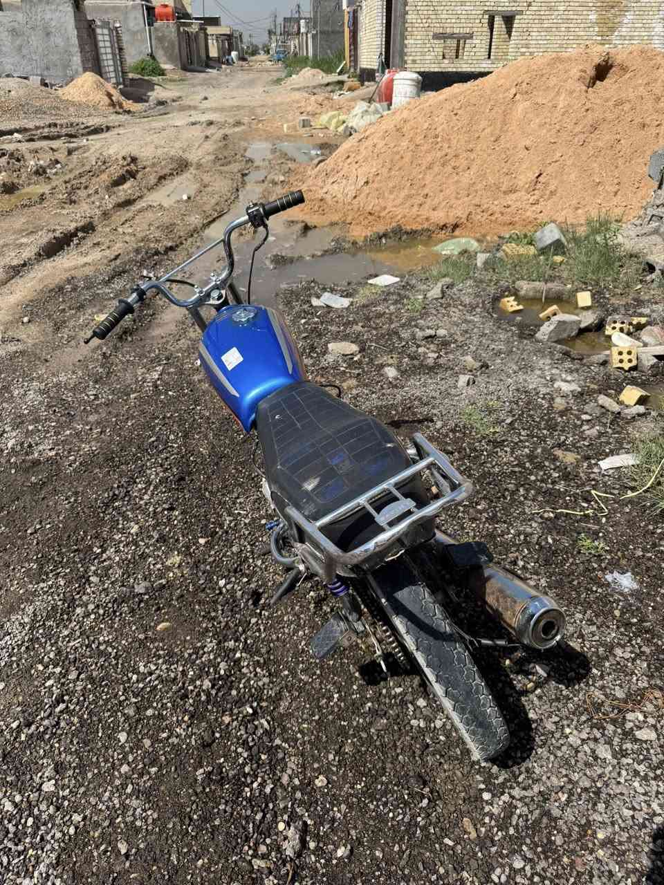 ذراجه سيفان 5 كير حربيه كوم حديد اكفلك فقط مكاتبه ما مسروقه المكنيه مجفته فقط ولفات بريك خلفي قوي صالصنه رياضي مبرمجه طلقات اني بايعلك كوم حديد سعرها 145 وبيها مجال رقمي بي واتساب ***********
