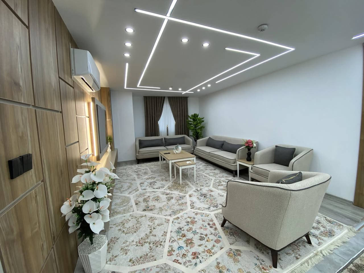 ‏شقة للإيجار في أربيل
‏ في مجمع سكني لايف تاورز
‏داخل المربع الذهبي
‏شقة متوفر غرفتين وصالة
‏مؤسسة بالكامل Vip
مساحة 173 متر
طابق 8
 اثاث جديد بعد ما مستخدمه 
‏الاستفسار أكثر على ال WhatsApp 
0750 030 3838
0774 030 3838
