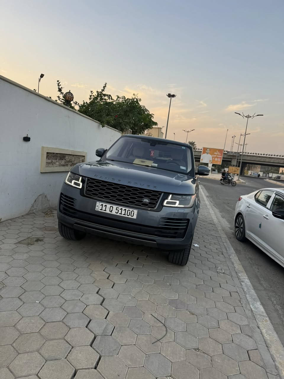 السلام عليكم 
رانج فوك ٨ سلندر سوبر جارج 
موديل ٢٠٢٢ 
وارد امريكي الضرر الباب الخلفي مبدل فقط بدون دواخل وايرباك برده وراجع سستم 
ماشيه ٥١ الف 
سياره كلش جديده رقم
رقم بغداد مميز 
صور الحادث وصور السياره والسونار مرفقه ب منشور 
سعر السياره ٤٨٥٠٠$
للاستفسار الاتصال ع الرقم ***********
