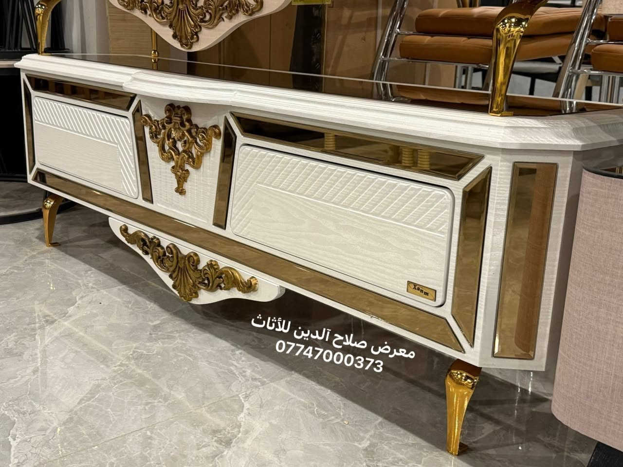 معرض صلاح آلدين للأثاث المنزلي للجمله والمفرد 
وصول ميز بلازمه ملكي قياس 160 سنتيم 
سطح زجاج ارجل حديد شي راقي ومميز 
متوفر ابيض كريمي رصاصي جوزي بسعر جمله
#زورونا_تجدون_مايسركم🚶🏻‍♂️
***********
#الفرع_الاول تكريت الزهور مقابل كليه التربيه البنآت مجاور تانكي المآء قرب غصن الزيتون 
#الفرع_الثاني تكريت الزهور مقابل مدرسة خالد بن وليد قرب تربيه البنآت
