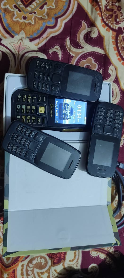 🔥 عرض "البلاش" - 4 أجهزة بـ 15 ألف بس! (شغالات) 🔥
التفاصيل:
عندي وجبة موبايلات (4 قطع) أبيعها شلع، تصفية بسعر رخيص جداً.
​📱 محتويات العرض:
​جهاز "الحشداوي" (المدرعة):
​ماركة Sweden الأصلية.
​المميزات: يشتغل Power Bank (يشحن غير موبايلات)، وبي لايت (كشاف) قوي جداً.
​الحالة: شغال ونظيف والبطارية مالته قوية.
​3 أجهزة "صراصير" (Nokia Style):
​الأجهزة شغالة (بورد وشاشة) ومضبوطة.
​ملاحظة: الأجهزة الصغار (الصراصير) بدون بطاريات (يرادلهم باتريات نوكيا العادية BL-5C).
​💰 السعر: 15 دينار للمجموعة كلها (الأربعة سوية).
يعني طالعة القطعة بـ 3 آلاف وربع! سعر ما تلكاه بأي مكان.
​📍 المكان: الديوانية.
📞 للتواصل: ***********
