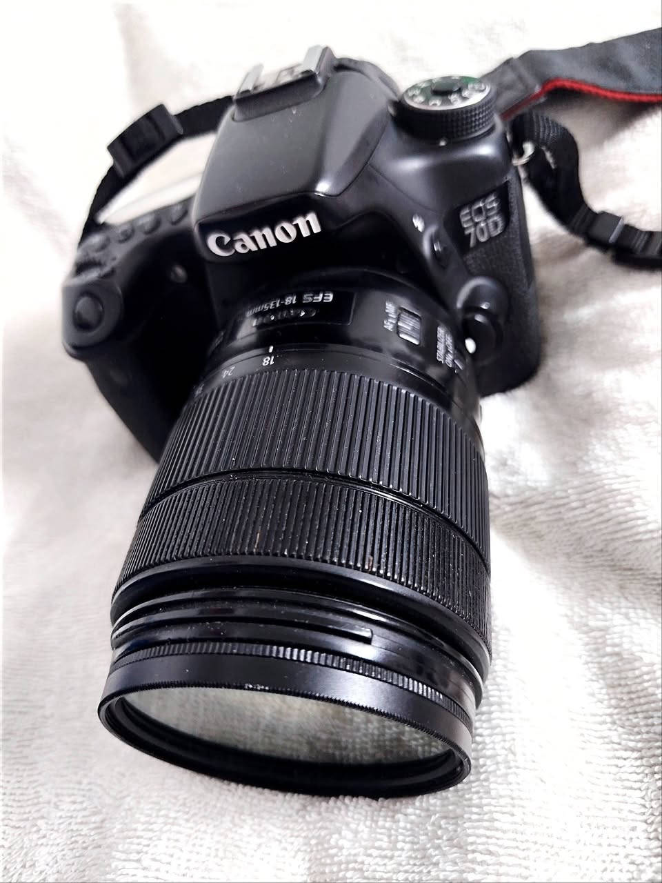 كانون 70D للبيع نظافة فول  شاشة قلابة
دقة المستشعر: 20.2 ميجابكسل (APS-C CMOS)معالج الصور: DIGIC 5+الشاشة: شاشة لمس متحركة (متغيرة الزوايا) مقاس 3.0 بوصةالفيديو: تصوير عالي الدقة Full HDنظام التركيز: 19 نقطة تركيز بؤري من النوع المتعارضالمميزات الإضافية: اتصال لاسلكي مدمج Wi-Fi للتحكم ونقل الصور


**إذا كنت صاحب هذا الإعلان وتريد حذفه لأي سبب، رجاءا أرسل رسالة إلى الدعم الفني**