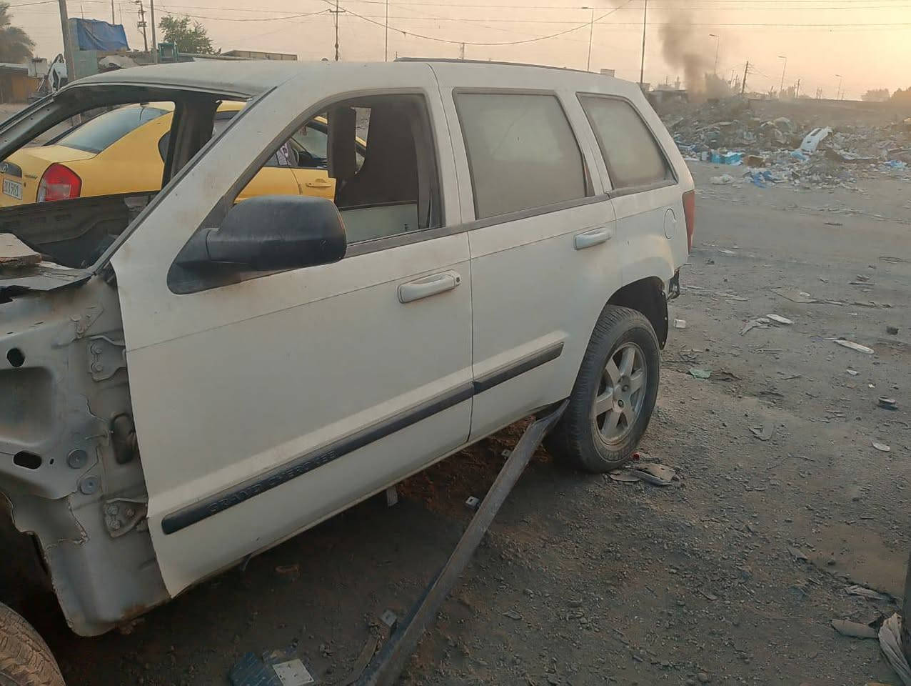 السلام عليكم 
للبيع جيب 2008 غراضها موجوده
رقمها بغداد ابأسمي 
السعر 35 
للاستفسار ***********
