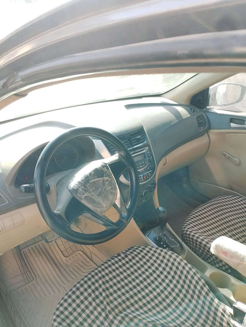 سلام عليكم عندي اكسنت موديل12سنويه لل27 بسمنه السياره مامغسوله  بيه بس ضربه من الخلف لايحه الحوض إصبعين وبيه جراد بس مكفوله عدى ذني سياره حلوه ومرتبه خليجي السياراه محرك وكير خير من الله تبريد تدفئه كامله سعره 79وبيه مجال قليل عنواني نجف كوفه***********
