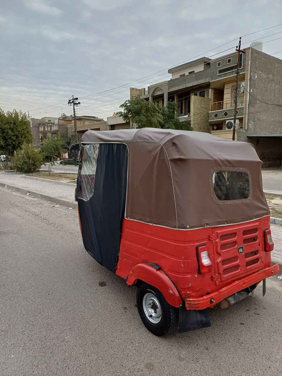 السلام عليكم تكتك للبيع 16داخله ب17 تكتك مكينه 20مكفوله من صوت وتبخير ولبكن دراجه تخبل مكينه ناعمه بينه نواقص كهربائية اضويه وسلف يردله ضب أني ما فارغله اسوي نقوصاته مكاني بغداد شهداء البياع السعر 2850 وبيه مجال كلش بسيط الرقم ***********
