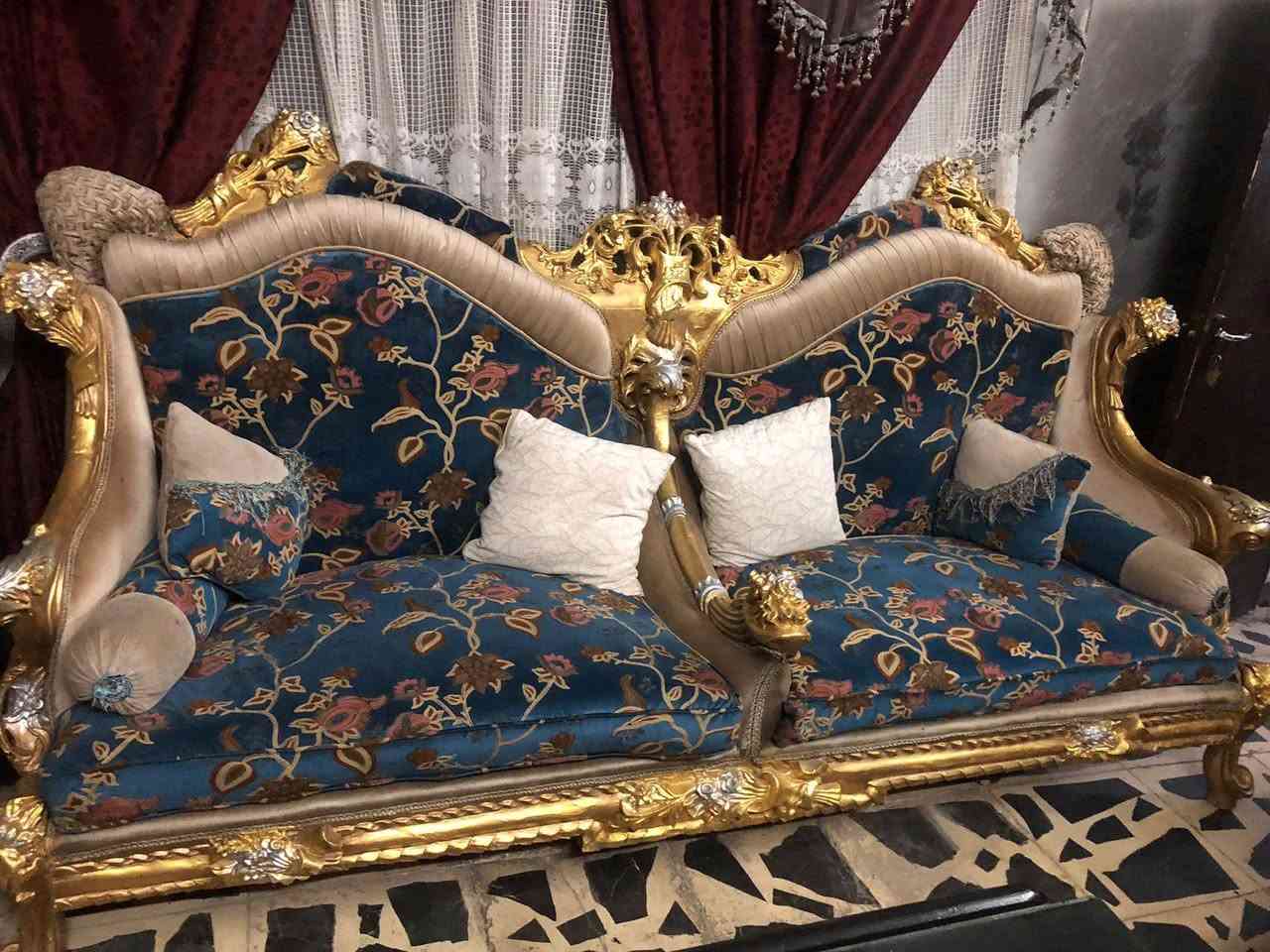 تخم زان مصري 12 مقعد + طبلات 2 مرمر بسعر 900 الف للتواصل ***********
