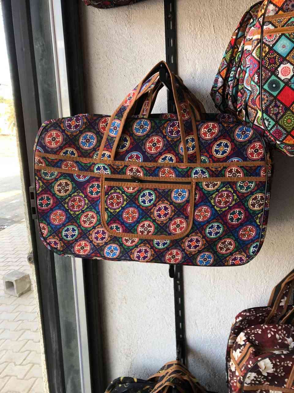 سلام عليكم ورحمه الله وبركاته اخواتي توفر سيت متكون العنوان سوق ابو غريب الجديد من ثلاث قطع وتوفر موديلات جدأ حلوه ***********
