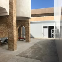 وبركاته البيت مدخل شارع عام فرع السفارات الجار من الجهه اليمنى سفاره و...