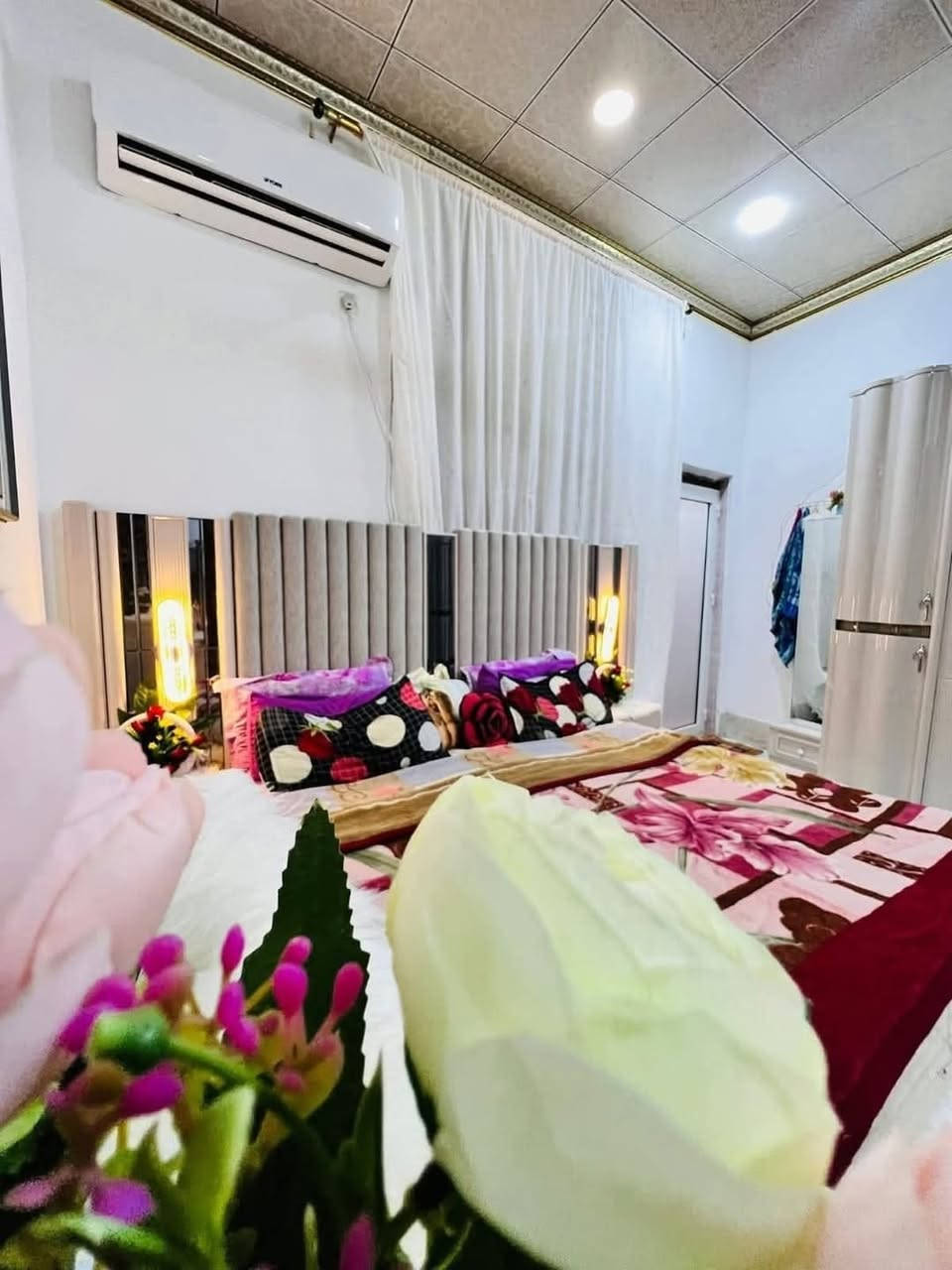 ♕ بسم الله الرحمن الرحيم اللهم صلِّ على محمد وآل محمد ♕

🏠 :  منزل للبيع طابقين 

🌐 :  الموقع حي 36 من جهة ثانويه الفرسان 

📐 : المساحة 125 متر 

🏗 : سنة البناء 2020 كونكريت 

  (     تفاصيل اكثر      ) 

طابق الاول /  غرفه + صاله + مطبخ + استقبال + حمامات داخليه وخارجية

طابق الثاني / غرف نوم عدد 2 + صاله +

؟  ملاحظه مع البيت كاونتر المطبخ 

💰: السعر 125مليون مع المجال 

📲 : للاستفسار الاتصال على الرقم 

 📞 : ‏‪0788 251 8491‬‏  واتساب 

✨ لــن تـکون وحـيداً ابـداً مع  الــ مهيمن  للعـقار ✨
