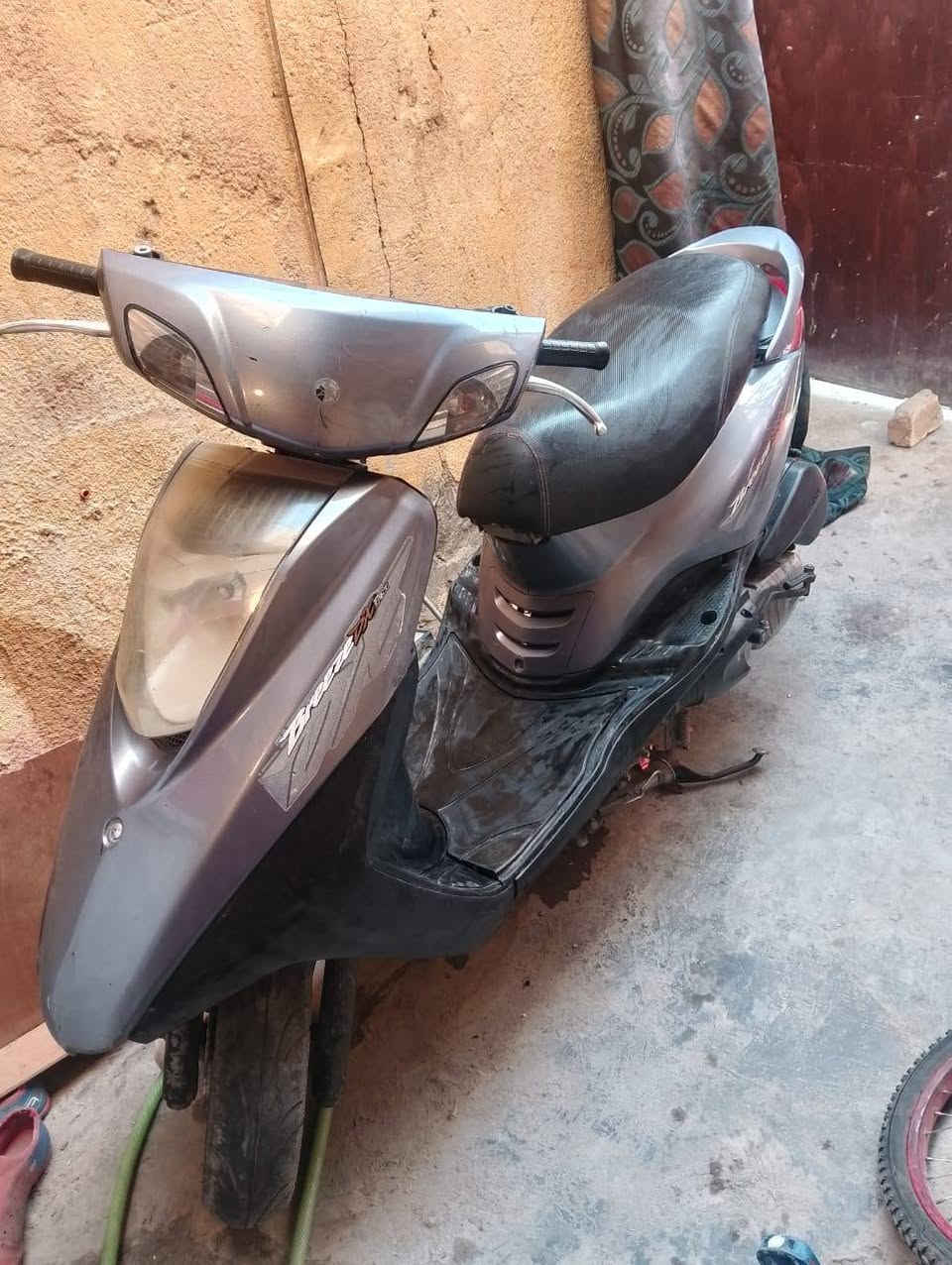 سلام عليكم 🤍❤
دراجة بريز كابريتر مكفولة كفالة عامة وكلشي شغال
برغي ما مفتوح بيه كلشي على وضع البلاد 
مميز بريك امامي دسك مو بنز مثل البقيه
🔺اريد مراوس كون كفاله ونضيفه او بيع حسب القناعة 🔺
مكاني بغداد


**إذا كنت صاحب هذا الإعلان وتريد حذفه لأي سبب، رجاءا أرسل رسالة إلى الدعم الفني**