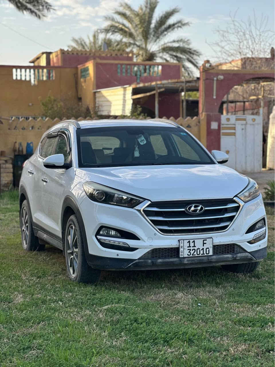 السلام عليكم 
توسان 2018 خليجي بأسمي تحويل ثاني يوم بيها صبغ جاملغ خلفي وشويه مقدمة البنيد سونارها موجود بالمنشور السياره نضيفه وخير من الله تخم تاير حداديه كير مكينه كفاله 
مواصفات 
1-شاشه + كامره
2- اشاير مري +مري شفط
3-تحكمات جهتين
وباقي مواصفات التوسان المعروفه 
السعر ((((168))) وبيها مجال بسيط للاستفسار *********** 
مكاني حله حلة, بابل
