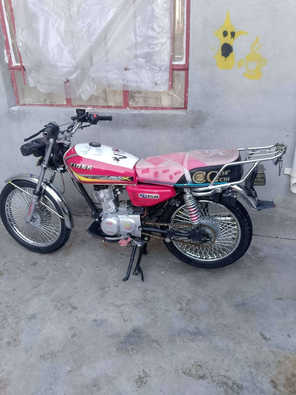 السلام عليكم دراجه للبيع تايگر موديل 24مبدل بيهه بس بستم فقط بستم وياله تايرات جدد تانكي كله جديد بس الكابريتر ازور فقط شرط تاخذ من ربع هندر دراجه خير من الله سعرهه 450وبي مجال للطيبين رقمي ***********
