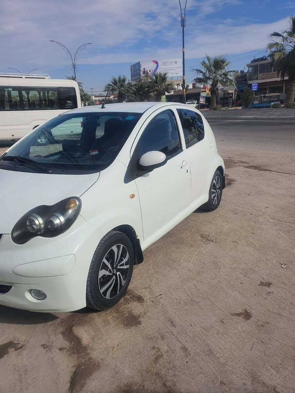 Byd f0  السيارة كاملة من كل النواحي موديل 2013 لون ابيض تبريد وبطارية ومحرك وكير وتايرات ورديتر حتى المي زيتي  كله جديد حدادية جديده بصمة شاشة كلج جديد السيارة مسويلها صيانة عامة حتى للبخاخات والحساسات  والبلكات كله جديد السعر 38ورقة وبيها مجال قليل السيارة بأسمي رقم انكليزي ..

اخوان مكلف بالنشر وهذا رقم صاحب السيارة ***********
