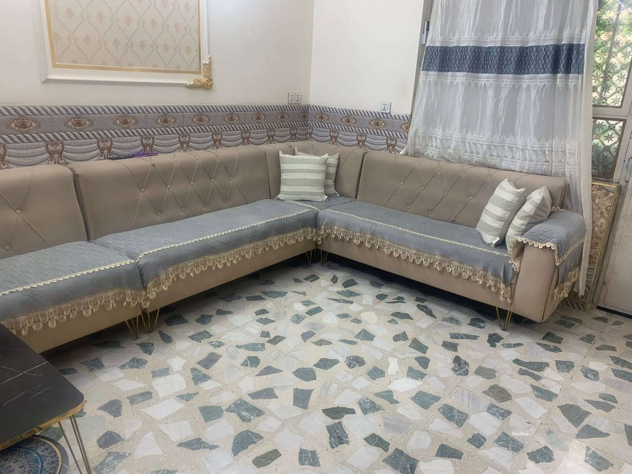 السلام عليكم ديوان البيع نضيف كلش 
القياس ماله 4 مترات ونص بدون تجوات
مكاني بغداد مدينة الصدر 
السعر ماله . 350 الف


**إذا كنت صاحب هذا الإعلان وتريد حذفه لأي سبب، رجاءا أرسل رسالة إلى الدعم الفني**
