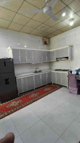 🏡 دار سكن طابو زراعي – سند 25 – للبيع في حي الجامعة
📍 المساحة: 300 متر

فرصة مميزة لشراء بيت واسع وبناء عصري جديد، يقع في حي الجامعة خلف مركز الشرطة، ويبعد فقط 30 متر عن الشارع الرئيسي.

🔹 مواصفات الدار:

استقبال واسع

صالة كبيرة راقية

غرفتان نوم

مطبخ كبير مع كيلدور

درج دور

طارمة أمامية

كراج

حديقة ومناور

الأرضية بورسلين درجة أولى

البناء كونكريت مسلح

السقوف جبسمبورد حديث

البيت نظيف جداً ومتعوب عليه

سنة البناء: 2023 – 2024

📍 العنوان: حي الجامعة – خلف مركز الشرطة – يبعد 30 متر عن الشارع الرئيسي

🏢  مكتب علاء الخالدي للعقار
📍 عنوان المكتب: الديوانية – حي الفرات – شارع الصب – قرب صيدلية النيزك
📞 للاستفسار الاتصال: ***********
