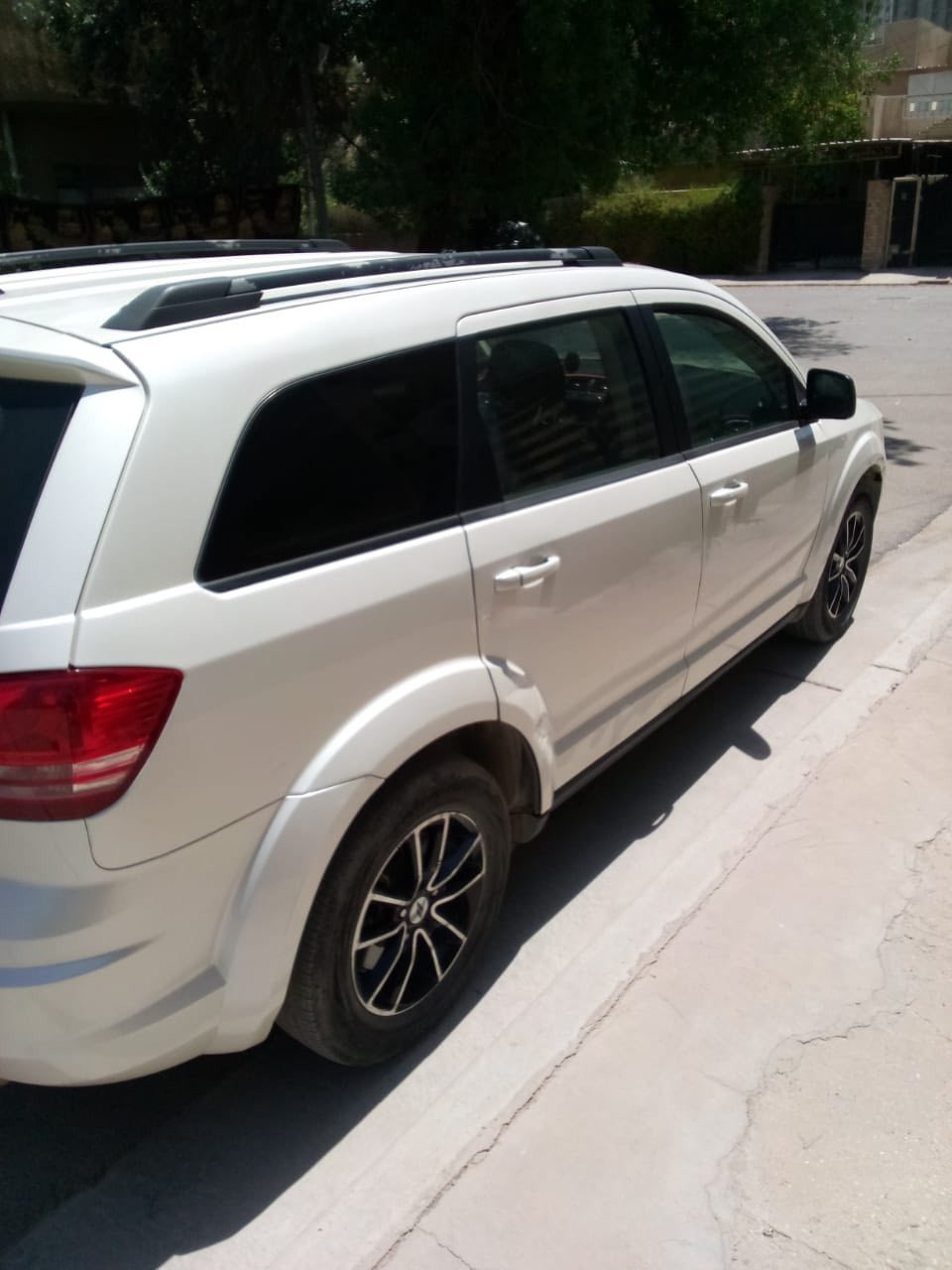 السلام عليكم
للبيع  دوج جورني2018
 سبعه راكب 
اللون ابيض لؤلؤي 
رقم بغداد الجديد وسنويه باسمي تنتهي 2030
سيارة كلش حلوه خير من الله
مابيها اي نقص
تبريد ثلج صدر فول داخلها كلش نضيف

السياره ماشيه 57 الف 

حادثها 

جاملغ امامي ايمن ومبدل نفس اللون

عندي الدعاميه الخلفيه بيها طخه واني مصلحها

السعر 142 وبيها مجال للشراي طبعاً الي يجيني اوجبه ويدلل
مكاني المنصور قرب ابو جعفر المنصور

0790 186 8520
موجود واتساب واتصال رصيد
