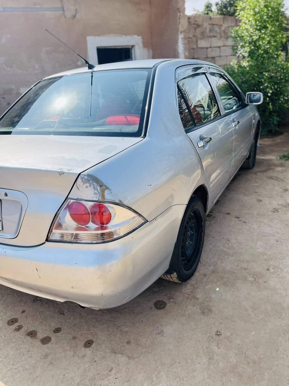 السلام عليكم سياره للبيع ومراوس لانسر موديل 2011مكفوله عما رقم بغداد. سعر85 مكاني ديالى دلي عباس. رقمي ***********

