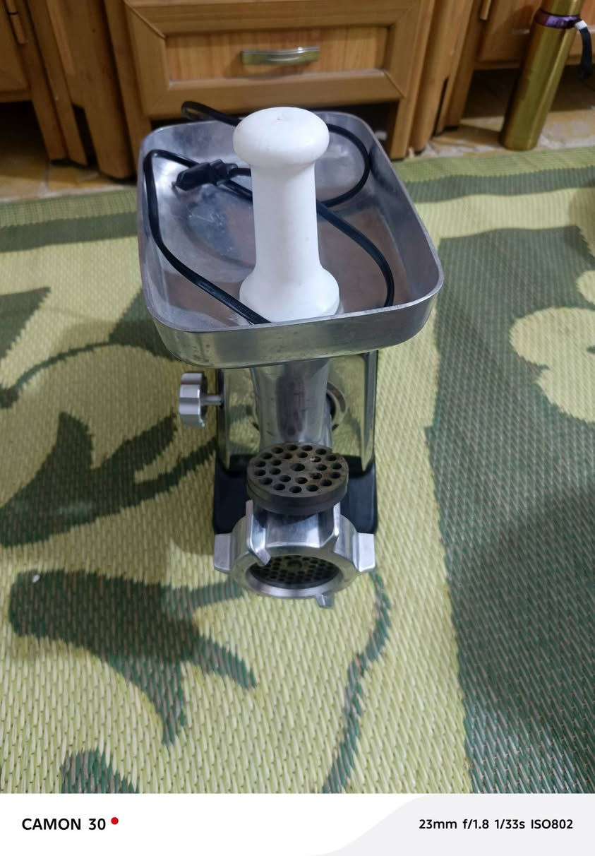 مكينة ثرم للبيع مُستخدمة مرتين السعر ٧٠ الف وبيها مجال***********
