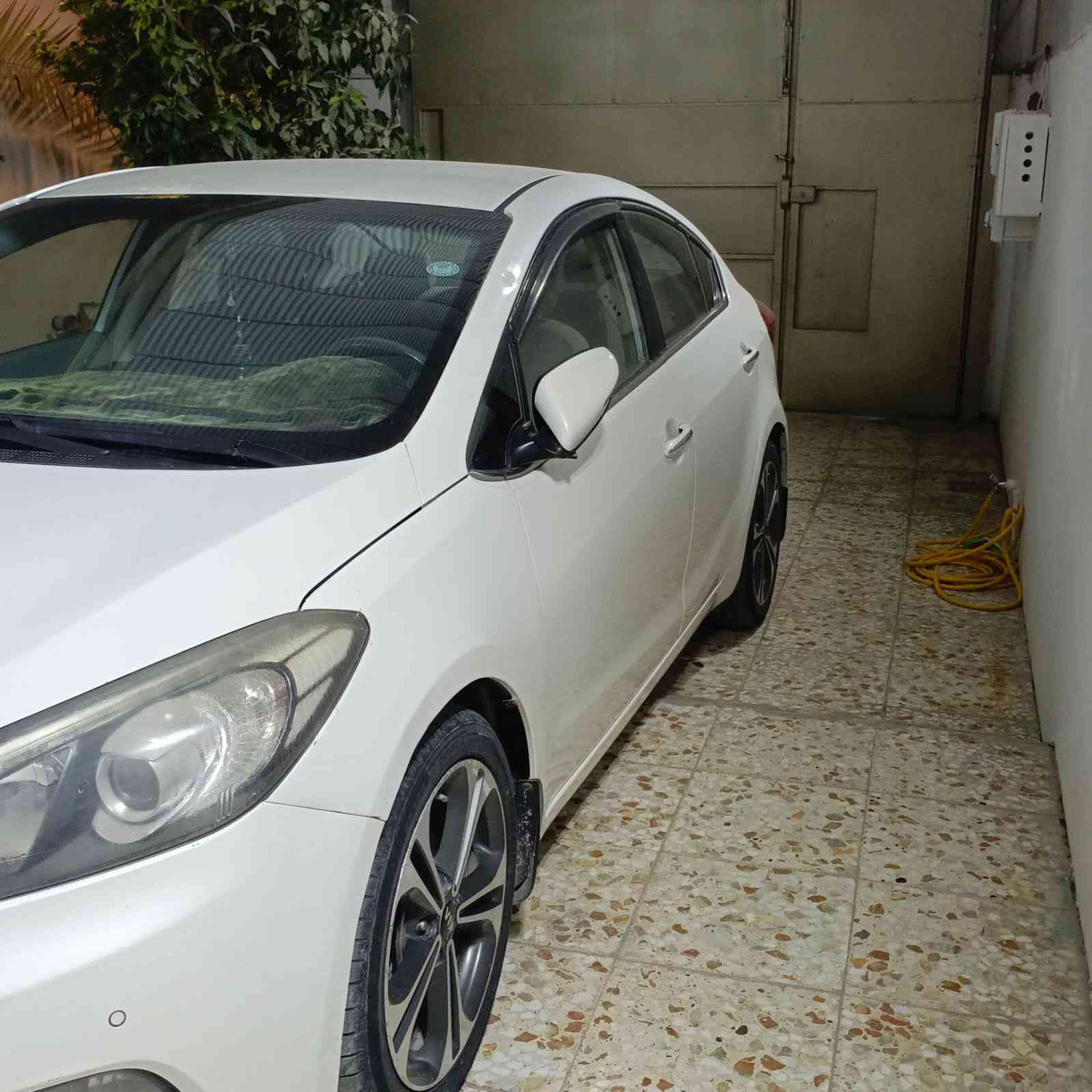 سيراتو مديل ١٣ بيه نص جاملغ خلفي صبغ وبيه شويه بارد سعر١١٢ قفل ***********
