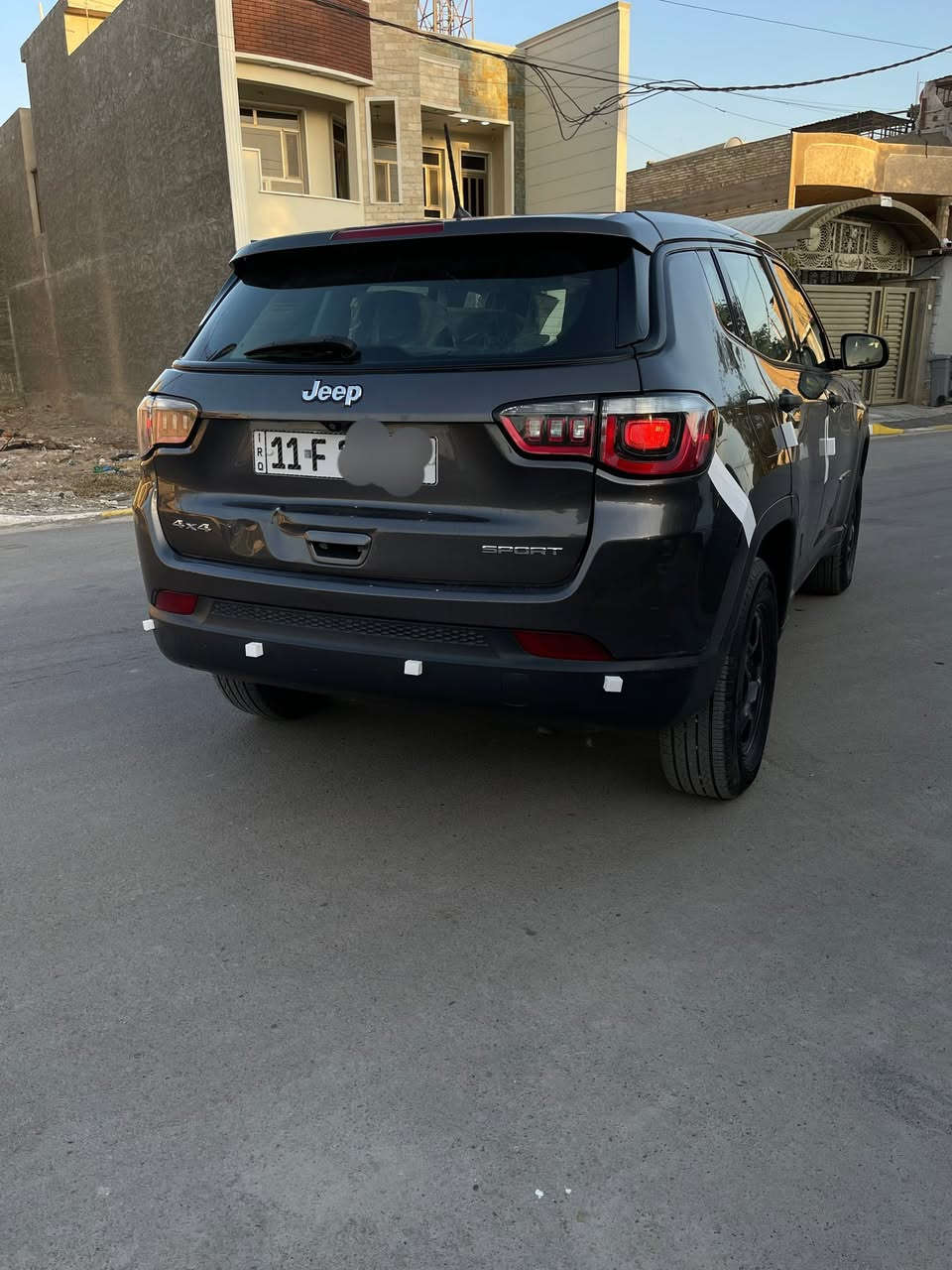 السلام عليكم 🫡
جيب كومباس 2018 رقم بغداد باسمي تحويل ثاني يوم .. 

ماشيه 75 الف كيلو وليس ميل 

كير مكينه تبريد كهربائيات على وضع الشركه ومابيهه اي نقص .. 

السياره عليها ادامه كامله من كلشي جديد ودهن جديد 

فور ويل 4❌4 
مانع انزلاق 
سايد بريك بصمه 
اوتو هولد 
تشغيل عن بعد 
داش كام 
______

أربع وضعيات قياده 
طين 💦 
رمال 🐫 
جليد ❄️ 
جبال ⛰️
——————

حادثها جداً حلو بالنسبه لخواتها جاملغ وباب جهه الصدر بدون دواخل مكفوله…. 

مكاني بغداد الشعب بيع او مراوس شعندك نزل شراي اتصل لو واتس وتدلل ((سعر مناسب جداً))
***********
