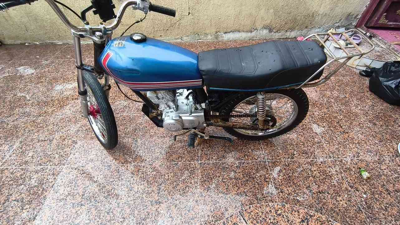 سلام عليكم دراجه إيراني للبيع كلك محرك جديد ويلات جدد دراجه نضيفه المكان البصره شط العرب الجزيره السعر 475 وبيها مجال قليل الرقم ***********
