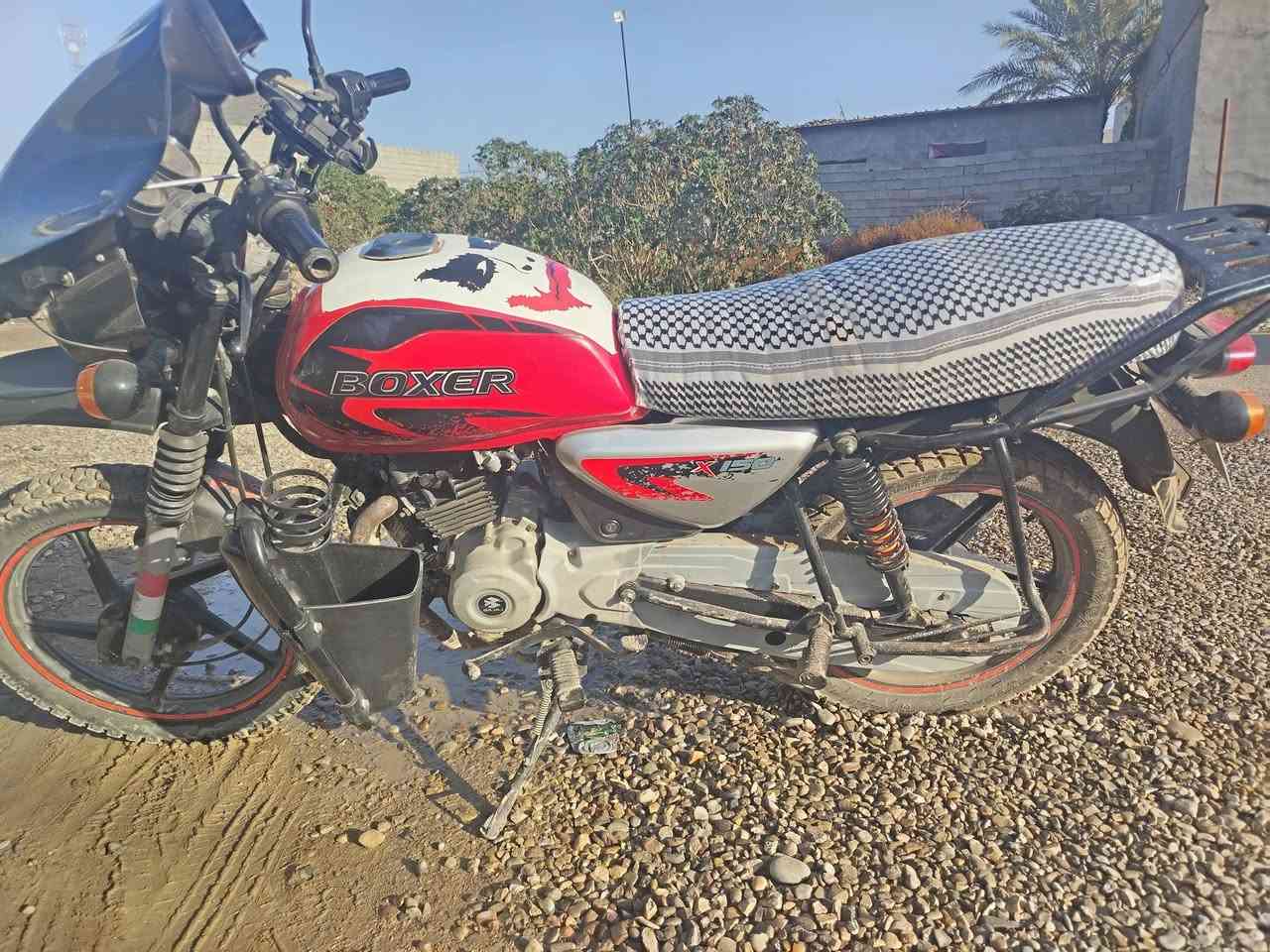 سلام عليكم دراجه بوكسر موديل 21 دراجه نضيفه وكامله بل واقع انضف من الصوره كلشي كامل بيهه مابيهه نقص اوراق ماكو مابيهه اوراق شراي اتصل او اتفضل خاص *********** مكاني شروين دلي عباس
