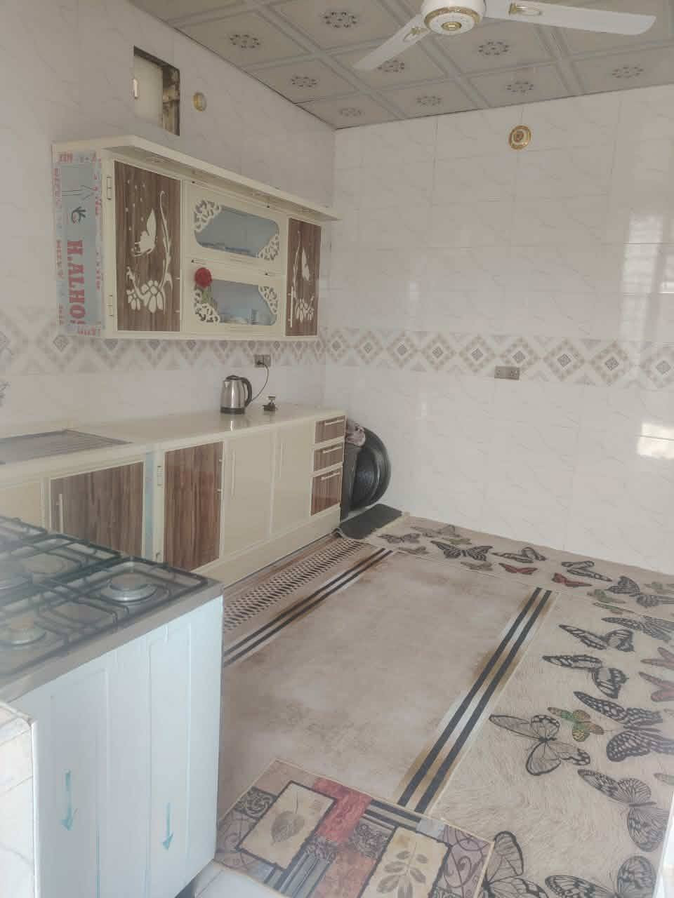 السلام عليكم مشتمل للبيع حي الفرات يم ملعب  كافة الخدمات موجوده بناء حديث بس مضيف بعده ماكامل سعر ٤٢ بي مجال الاستفسار اتصال *********** مراجعه مكتب النوارس شارع مستشفى
