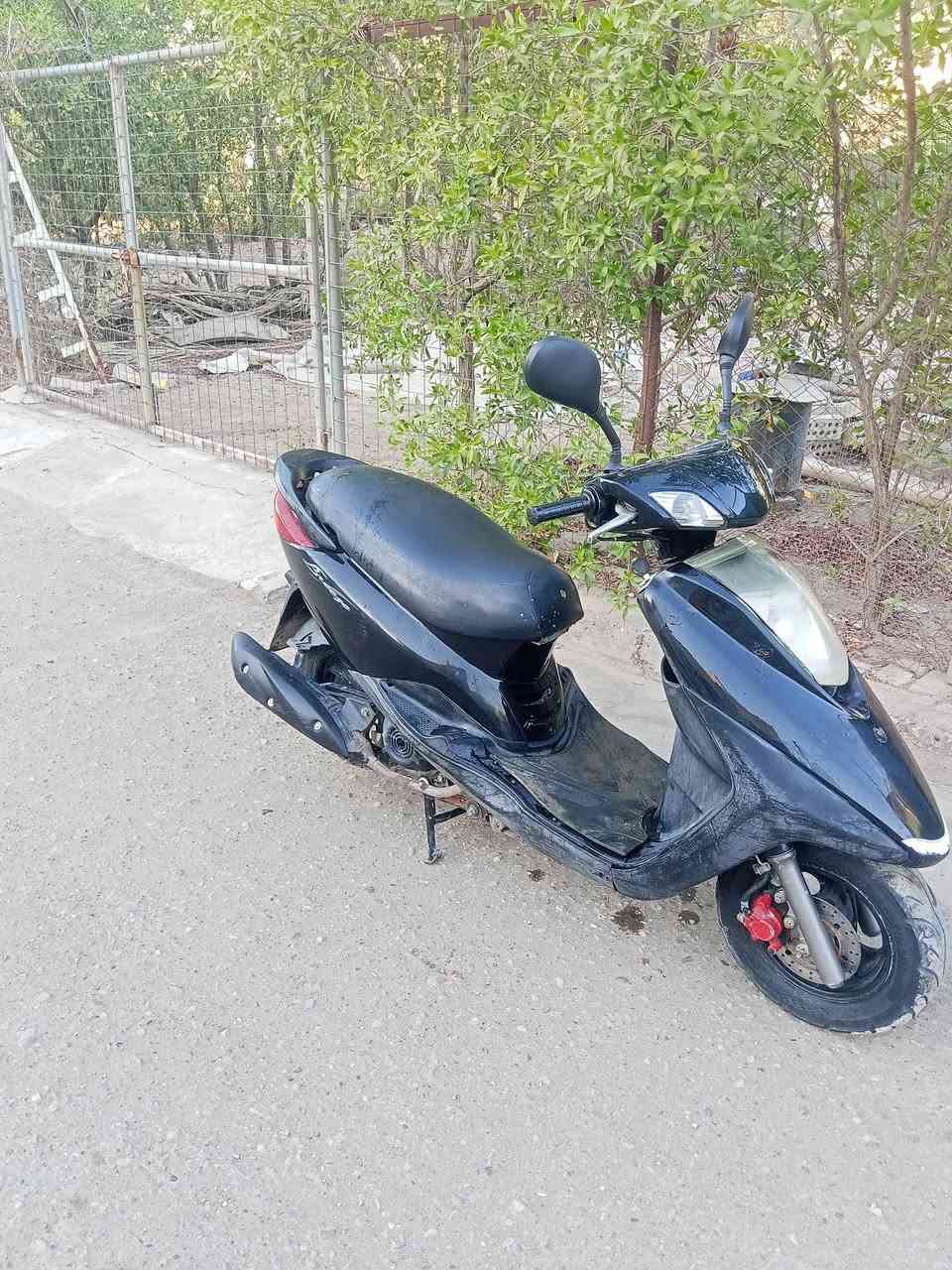 دراجه بريز نوزل نظيفة سكليتر خطين سلف هندر  كهربائيات كلها شغاله مكينة ناعمة بلاديه اورقها كامله مكاني الشعب سعرها 550 التليفون ***********
