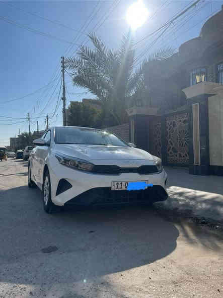 كيه سيراتو للبيع موديل ٢٤مكينه ٢٠٠٠داخل لونين  ماشيه ٤١ السياره مكفوله من الصبغ والبارد رقم بغداد ما عدى الدعجه الصغيره لي بلدوسه مكاني بغداد الدوره ١٧٧سعرها ***********
