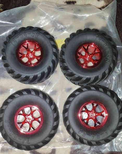 تحية طيبة شباب
تايرات عملاقه الي تخدمه ينطيني بيها سعر حلوو تواصل وتساب ***********
الحجم واضح ومبين بالصور تحياتي ااكم
