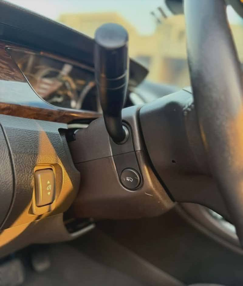 سلام عليكم 
فورد تورس ليمتد فول للاخير
الموديل :2019
ناقل السرعة ؛أوتوماتيك سبورت
عدد السلندرات ؛ 6 سلندر
حجم المحرك: 3.5L
القدرة الحصانية ؛ 263hp
نظام الدفع ؛ امامي
الدواخل:7الوان
بصمة ابواب وبصمة تشغيل+تشغيل عن بعد
نوع الفرش ؛ جلد - كهربائي - تدفئة - تبريد -كشن ذاكره -ستيرن تدفئة
وسادات هوائية ؛ 10 + 3 شاشة + رادار امامي وخلفي + حساسات
قياس الإطارات ؛ 19انش
السقف: سلايت رووف
مصابيح ؛ رأس متحرك - إضاءة LED  
رقم السياره // بغداد 
سعر//146// بيه مجال للشراي
مكاني// نجف // رقم
/  ***********
